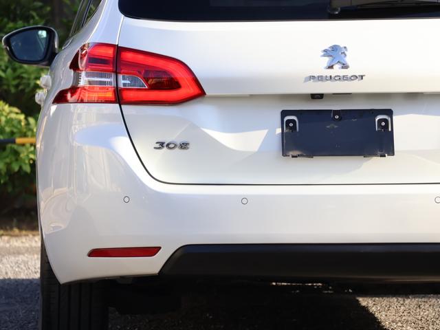 ☆☆ただいま当車両をご成約いただいたお客様に消臭抗菌加工が施された『新品ヒールパッド付きフロアマット［プジョー３０８ＳＷ専用設計］』をプレゼント中♪☆☆