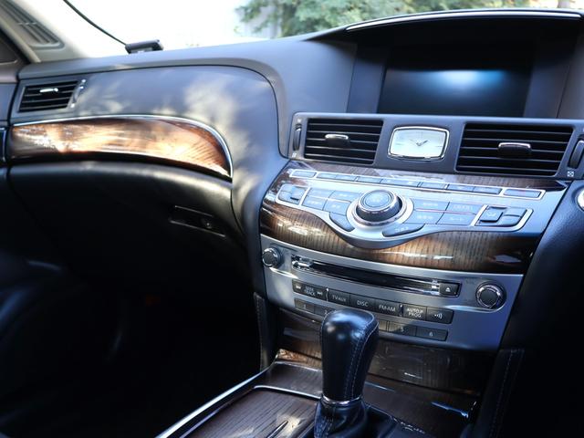 ナビ連動ビルトインＥＴＣ車載器やバックビュー＆サイドブラインドモニター、ドライブコンピューター［外気温／平均＆瞬間燃費／推定航続可能距離／各種警告＆メンテナンス表示他］などその他、多数装備！！