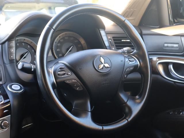 本革巻きステアリング＆シフトノブや電動チルト・テレスコピックステアリング、オーディオステアリングリモコン、車両接近通報装置、タイヤ空気圧警報システムなどその他、充実の装備内容となっております！！