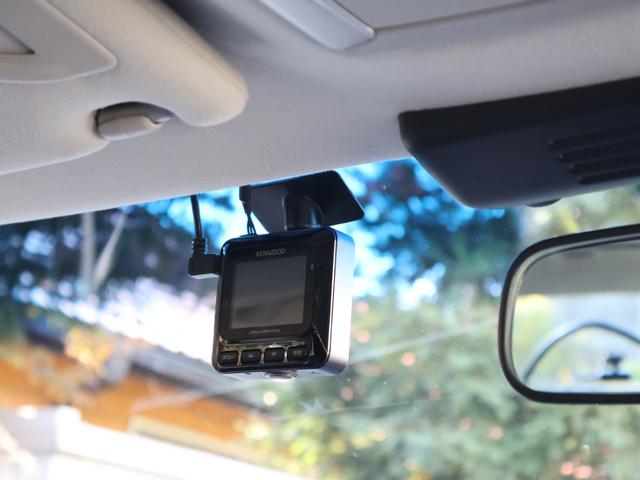 ドライブレコーダー［前後２カメラタイプ］やアナログ時計、プッシュエンジンスターター、ワンタッチパワーウインド［全席］、ウェルカムライトなどその他、充実の装備内容となっております！！