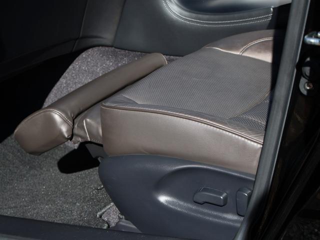 セミアニリン本革シート［前席エアコンディショニング機能＆シートバックブリップベルト付］や運転席［メモリー機能内蔵］＆助手席［オットマン機構内蔵］パワーシートなどその他、多数装備！！