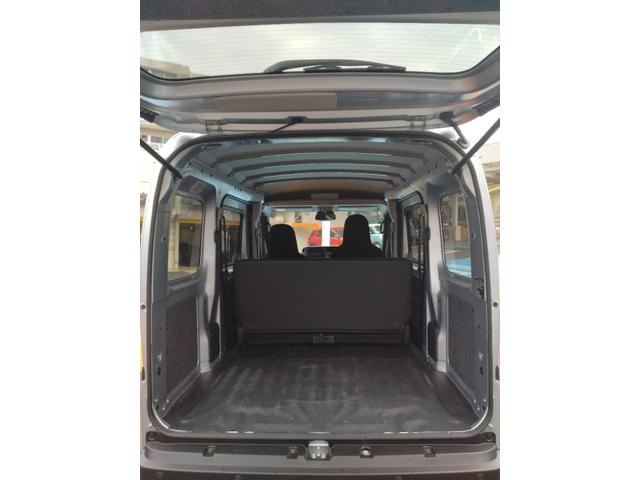 ハイゼットカーゴ ＤＸ　サポカーＳワイド適合　オーディオ　エアコン　アクセサリーソケット　コーナーセンサー　アイドリングストップ　光軸調整ダイヤル　横滑り防止機能　誤発進抑制機能　パワーウインドウ　キーレス（10枚目）