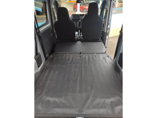 ハイゼットカーゴ ＤＸ　サポカーＳワイド適合　オーディオ　エアコン　アクセサリーソケット　コーナーセンサー　アイドリングストップ　光軸調整ダイヤル　横滑り防止機能　誤発進抑制機能　パワーウインドウ　キーレス（11枚目）