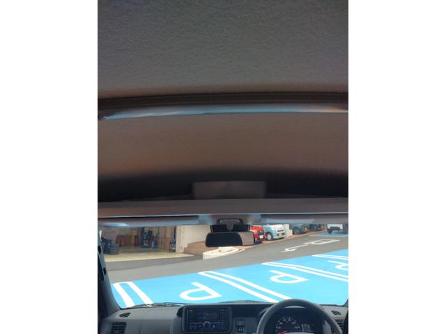 ハイゼットカーゴ ＤＸ　サポカーＳワイド適合　オーディオ　エアコン　アクセサリーソケット　コーナーセンサー　アイドリングストップ　光軸調整ダイヤル　横滑り防止機能　誤発進抑制機能　パワーウインドウ　キーレス（20枚目）