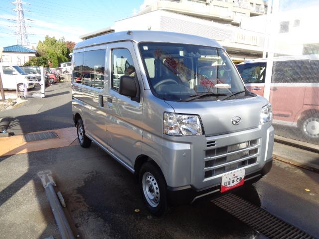 ハイゼットカーゴ ＤＸ　サポカーＳワイド適合　ラジオ　エアコン　アクセサリーソケット　コーナーセンサー　アイドリングストップ　光軸調整ダイヤル　横滑り防止機能　誤発進抑制機能　パワーウインドウ　キーレス（7枚目）