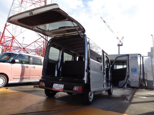 ハイゼットカーゴ ＤＸ　サポカーＳワイド適合　ラジオ　エアコン　アクセサリーソケット　コーナーセンサー　アイドリングストップ　光軸調整ダイヤル　横滑り防止機能　誤発進抑制機能　パワーウインドウ　キーレス（9枚目）