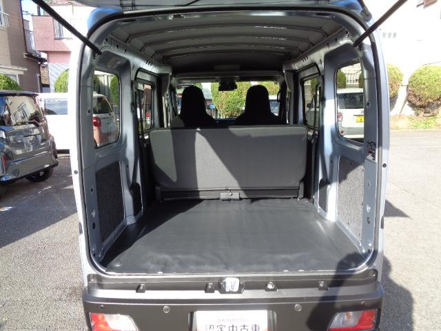 ハイゼットカーゴ ＤＸ　サポカーＳワイド適合　ラジオ　エアコン　アクセサリーソケット　コーナーセンサー　アイドリングストップ　光軸調整ダイヤル　横滑り防止機能　誤発進抑制機能　パワーウインドウ　キーレス（10枚目）