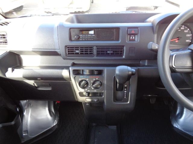 ハイゼットカーゴ ＤＸ　サポカーＳワイド適合　ラジオ　エアコン　アクセサリーソケット　コーナーセンサー　アイドリングストップ　光軸調整ダイヤル　横滑り防止機能　誤発進抑制機能　パワーウインドウ　キーレス（13枚目）