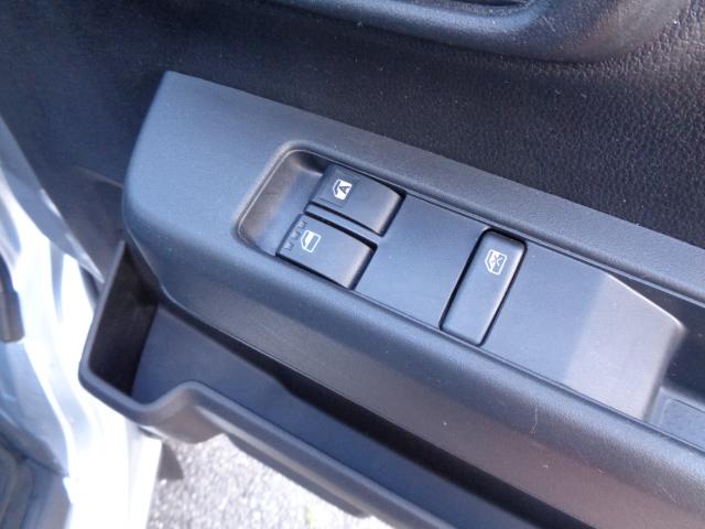 ハイゼットカーゴ ＤＸ　サポカーＳワイド適合　ラジオ　エアコン　アクセサリーソケット　コーナーセンサー　アイドリングストップ　光軸調整ダイヤル　横滑り防止機能　誤発進抑制機能　パワーウインドウ　キーレス（17枚目）