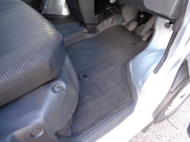 ハイゼットカーゴ ＤＸ　サポカーＳワイド適合　ラジオ　エアコン　アクセサリーソケット　コーナーセンサー　アイドリングストップ　光軸調整ダイヤル　横滑り防止機能　誤発進抑制機能　パワーウインドウ　キーレス（20枚目）