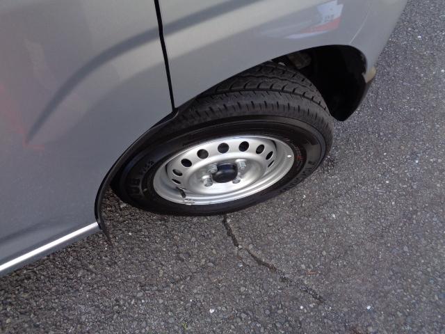 ハイゼットカーゴ ＤＸ　サポカーＳワイド適合　ラジオ　エアコン　アクセサリーソケット　コーナーセンサー　アイドリングストップ　光軸調整ダイヤル　横滑り防止機能　誤発進抑制機能　パワーウインドウ　キーレス（23枚目）