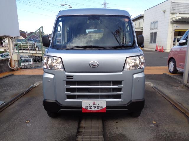 ハイゼットカーゴ ＤＸ　サポカーＳワイド適合　ラジオ　エアコン　アクセサリーソケット　コーナーセンサー　アイドリングストップ　光軸調整ダイヤル　横滑り防止機能　誤発進抑制機能　パワーウインドウ　キーレス（4枚目）