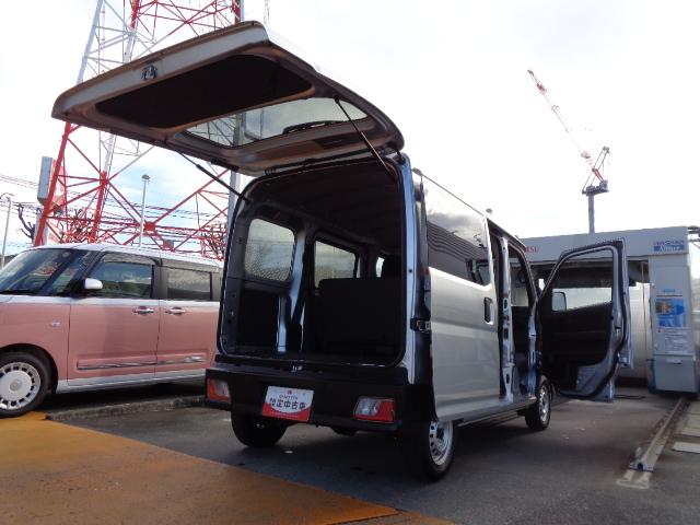 ハイゼットカーゴ ＤＸ　サポカーＳワイド適合　ラジオ　エアコン　アクセサリーソケット　コーナーセンサー　アイドリングストップ　光軸調整ダイヤル　横滑り防止機能　誤発進抑制機能　パワーウインドウ　キーレス（9枚目）