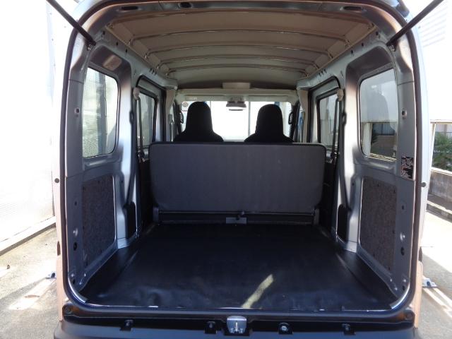 ハイゼットカーゴ ＤＸ　サポカーＳワイド適合　ラジオ　エアコン　アクセサリーソケット　コーナーセンサー　アイドリングストップ　光軸調整ダイヤル　横滑り防止機能　誤発進抑制機能　パワーウインドウ　キーレス（10枚目）