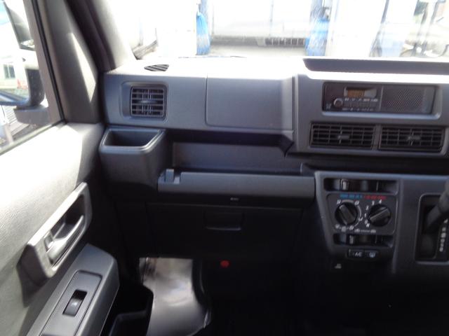 ハイゼットカーゴ ＤＸ　サポカーＳワイド適合　ラジオ　エアコン　アクセサリーソケット　コーナーセンサー　アイドリングストップ　光軸調整ダイヤル　横滑り防止機能　誤発進抑制機能　パワーウインドウ　キーレス（12枚目）