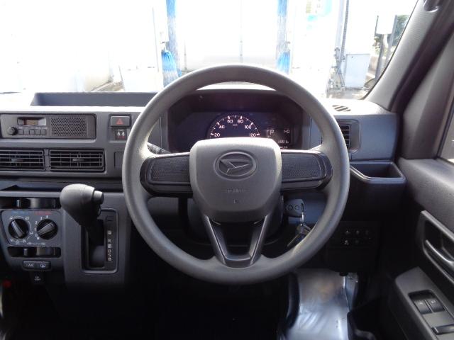 ハイゼットカーゴ ＤＸ　サポカーＳワイド適合　ラジオ　エアコン　アクセサリーソケット　コーナーセンサー　アイドリングストップ　光軸調整ダイヤル　横滑り防止機能　誤発進抑制機能　パワーウインドウ　キーレス（14枚目）