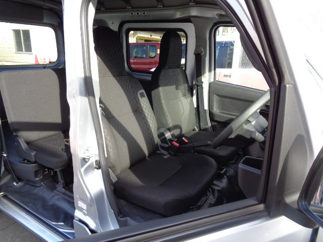 ハイゼットカーゴ ＤＸ　サポカーＳワイド適合　ラジオ　エアコン　アクセサリーソケット　コーナーセンサー　アイドリングストップ　光軸調整ダイヤル　横滑り防止機能　誤発進抑制機能　パワーウインドウ　キーレス（18枚目）