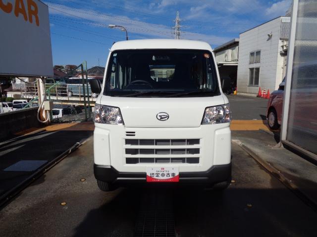 ハイゼットカーゴ ＤＸ　サポカーＳワイド適合　ラジオ　エアコン　アクセサリーソケット　コーナーセンサー　アイドリングストップ　光軸調整ダイヤル　横滑り防止機能　誤発進抑制機能　パワーウインドウ　キーレス（4枚目）