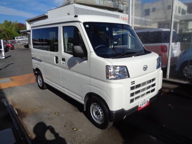 ハイゼットカーゴ ＤＸ　サポカーＳワイド適合　ラジオ　エアコン　アクセサリーソケット　コーナーセンサー　アイドリングストップ　光軸調整ダイヤル　横滑り防止機能　誤発進抑制機能　パワーウインドウ　キーレス（7枚目）