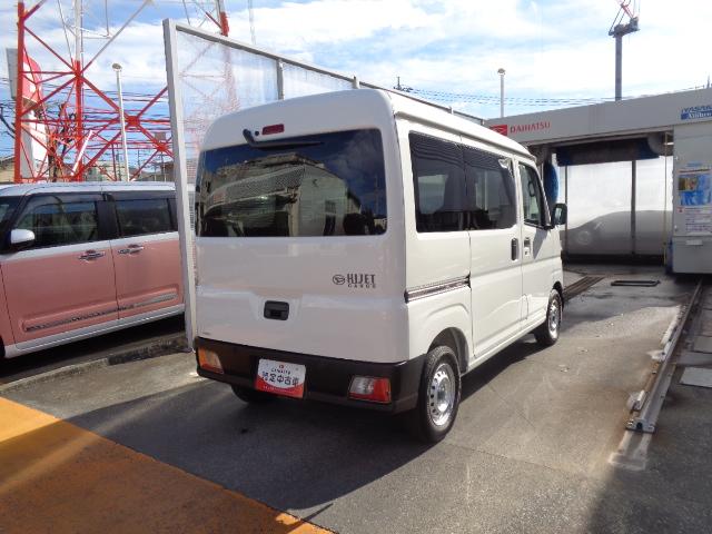 ハイゼットカーゴ ＤＸ　サポカーＳワイド適合　ラジオ　エアコン　アクセサリーソケット　コーナーセンサー　アイドリングストップ　光軸調整ダイヤル　横滑り防止機能　誤発進抑制機能　パワーウインドウ　キーレス（8枚目）