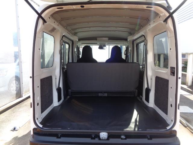 ハイゼットカーゴ ＤＸ　サポカーＳワイド適合　ラジオ　エアコン　アクセサリーソケット　コーナーセンサー　アイドリングストップ　光軸調整ダイヤル　横滑り防止機能　誤発進抑制機能　パワーウインドウ　キーレス（10枚目）