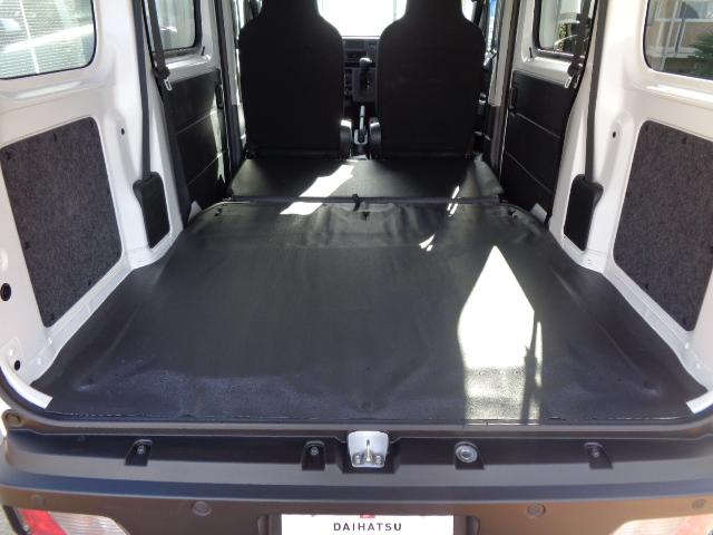 ハイゼットカーゴ ＤＸ　サポカーＳワイド適合　ラジオ　エアコン　アクセサリーソケット　コーナーセンサー　アイドリングストップ　光軸調整ダイヤル　横滑り防止機能　誤発進抑制機能　パワーウインドウ　キーレス（11枚目）