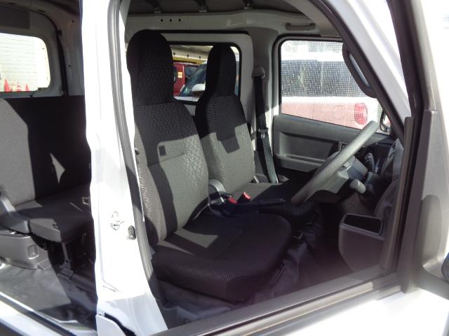 ハイゼットカーゴ ＤＸ　サポカーＳワイド適合　ラジオ　エアコン　アクセサリーソケット　コーナーセンサー　アイドリングストップ　光軸調整ダイヤル　横滑り防止機能　誤発進抑制機能　パワーウインドウ　キーレス（18枚目）