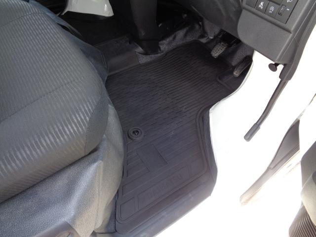 ハイゼットカーゴ ＤＸ　サポカーＳワイド適合　ラジオ　エアコン　アクセサリーソケット　コーナーセンサー　アイドリングストップ　光軸調整ダイヤル　横滑り防止機能　誤発進抑制機能　パワーウインドウ　キーレス（20枚目）