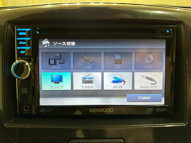 イヤホンジャックで外部音源に接続可能です。