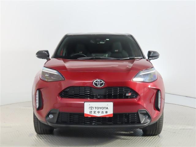 ヤリスクロス ＧＲスポーツ　トヨタ認定中古車　自動（衝突被害軽減）ブレーキ　インテリジェントクリアランスソナー　パノラマミックビューモニタ　パワーバックドア　純正ＤＡ　シートヒータ　ステアリングヒータ　社外マフラー　禁煙車（5枚目）