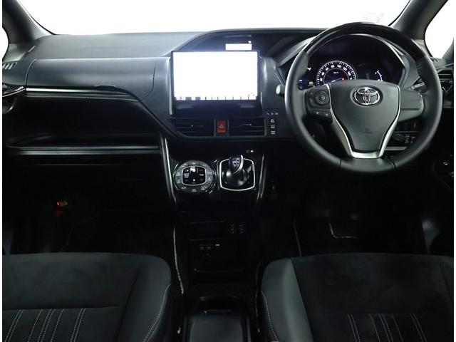 エスクァイア ハイブリッドＧｉプレミアムパッケジブラックテーラード　トヨタ認定中古車　自動（衝突被害軽減）ブレーキ　インテリジェントクリアランスソナ　パナソニック製地デジナビ　ＣＤ／ＤＶＤ再生機能　後席モニタ　ＬＥＤヘッドライト　ドライブレコーダ　禁煙車（3枚目）