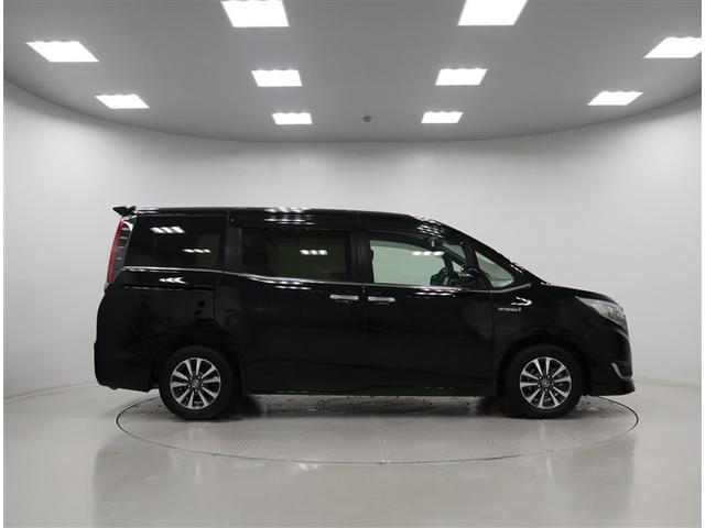 エスクァイア ハイブリッドＧｉプレミアムパッケジブラックテーラード　トヨタ認定中古車　自動（衝突被害軽減）ブレーキ　インテリジェントクリアランスソナ　パナソニック製地デジナビ　ＣＤ／ＤＶＤ再生機能　後席モニタ　ＬＥＤヘッドライト　ドライブレコーダ　禁煙車（5枚目）