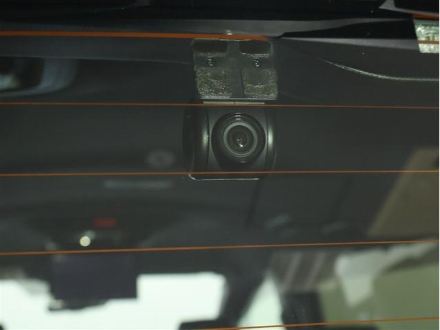 エスクァイア ハイブリッドＧｉプレミアムパッケジブラックテーラード　トヨタ認定中古車　自動（衝突被害軽減）ブレーキ　インテリジェントクリアランスソナ　パナソニック製地デジナビ　ＣＤ／ＤＶＤ再生機能　後席モニタ　ＬＥＤヘッドライト　ドライブレコーダ　禁煙車（12枚目）