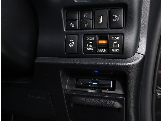 エスクァイア ハイブリッドＧｉプレミアムパッケジブラックテーラード　トヨタ認定中古車　自動（衝突被害軽減）ブレーキ　インテリジェントクリアランスソナ　パナソニック製地デジナビ　ＣＤ／ＤＶＤ再生機能　後席モニタ　ＬＥＤヘッドライト　ドライブレコーダ　禁煙車（17枚目）