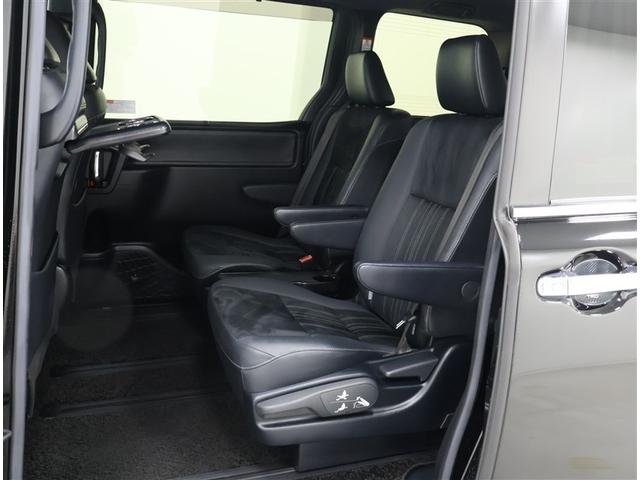 エスクァイア ハイブリッドＧｉプレミアムパッケジブラックテーラード　トヨタ認定中古車　自動（衝突被害軽減）ブレーキ　インテリジェントクリアランスソナ　パナソニック製地デジナビ　ＣＤ／ＤＶＤ再生機能　後席モニタ　ＬＥＤヘッドライト　ドライブレコーダ　禁煙車（20枚目）