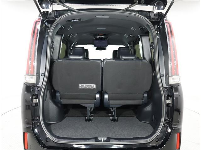 エスクァイア ハイブリッドＧｉプレミアムパッケジブラックテーラード　トヨタ認定中古車　自動（衝突被害軽減）ブレーキ　インテリジェントクリアランスソナ　パナソニック製地デジナビ　ＣＤ／ＤＶＤ再生機能　後席モニタ　ＬＥＤヘッドライト　ドライブレコーダ　禁煙車（23枚目）