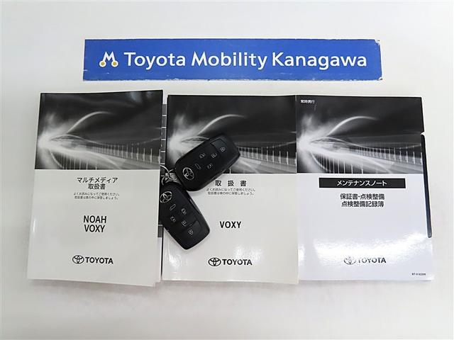 ヴォクシー Ｓ－Ｚ　自動（衝突被害軽減）ブレーキ　インテリジェントクリアランスソナ　パノラマミックビューモニター　ドライブレコーダ　デジタルインナーミラー　コネクテッド地デジナビ　ＣＤ／ＤＶＤ再生機能　パワーバックドア（20枚目）