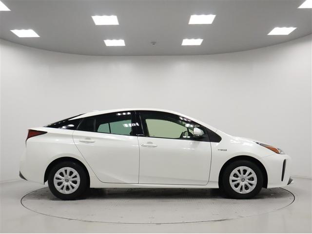 プリウス Ｓ　トヨタ認定中古車　自動（衝突被害軽減）ブレーキ　インテリジェントクリアランスソナー　ドライブレコーダ　純正地デジナビ　ＣＤ再生機能　バックガイドモニター　クルーズコントロール　禁煙車（5枚目）