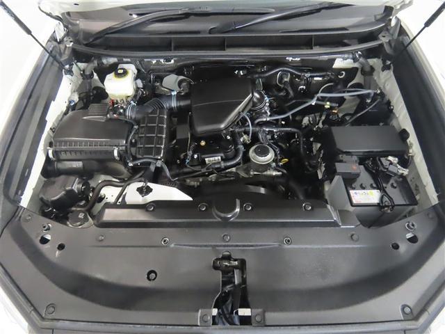 車にとって、とても大切な部分のエンジンルーム。綺麗に清掃済みで安心です。
