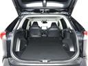 大きな開口幅で荷物を出し入れしやすいのが魅力のラゲージスペースです！リヤシートのシートバックを倒せば、更に積載容量が広くなり、よりたくさんの荷物の収納・長尺の荷物の収納が可能になります♪