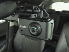 ドライブレコーダー装備：車の走行中の主に外観を中心に記録する撮影機材です！交通事故発生時の責任の所在を明確にしたり、観光等を記録するのにも役立ちます！ 6