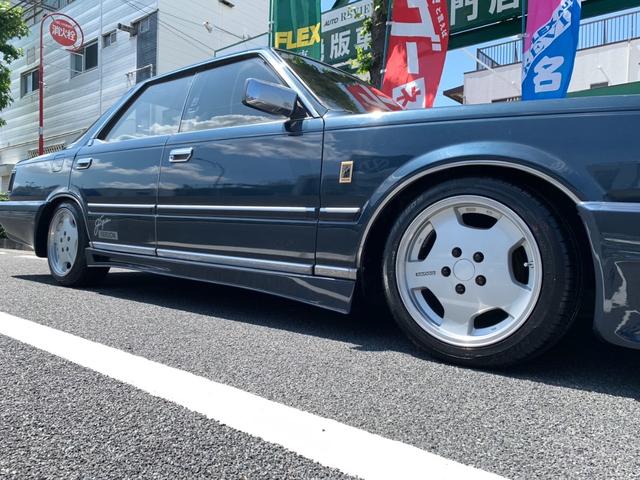 グロリア ジャック・ニクラス　バージョン　ターボ　当時物モアコラージュ前後バンパー　４３０用サイドステップ　ワンオフマフラーリアピース交換タイプ　前後フルタップ車高調　当時物ＳＶＯディッシュ１６インチ　ダークブルーＭ青内装　パワーシート　クーラー修理（6枚目）