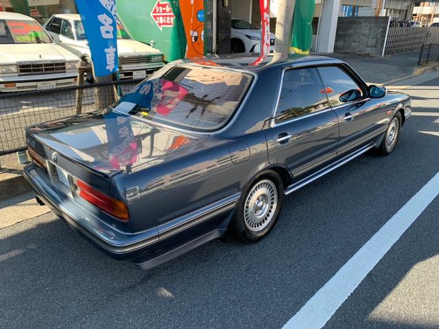 グロリア・シーマ タイプＩＩリミテッド　ＪＩＣ車高調付き公認済み　ＪＡＳＴ．ＯＮワンオフマフラー音量調整バルブ付き　純正オプションリップ／リアスポイラー／リアアンダー　タイベル／ウォーターポンプ交換済み　ドラレコ／ＥＴＣ　クーラー修理済み（8枚目）