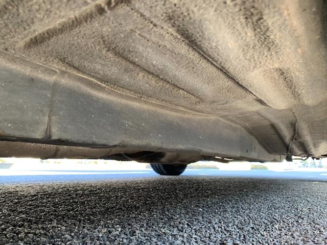 グロリア・シーマ タイプＩＩリミテッド　ＪＩＣ車高調付き公認済み　ＪＡＳＴ．ＯＮワンオフマフラー音量調整バルブ付き　純正オプションリップ／リアスポイラー／リアアンダー　タイベル／ウォーターポンプ交換済み　ドラレコ／ＥＴＣ　クーラー修理済み（22枚目）