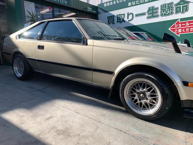 塗装はキレイです。フロントガラスはモール込みで交換されています。