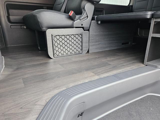 ハイエースワゴン ＧＬ　ベッドキット架装　ＢＩＧ－Ｘシンプルモデル　ＥＴＣ　シートカバー　ＥＳＳＥＸフロントスポイラーｖｅｒ４　ＥＳＳＥＸアルミホイール　ＥＮＣＳ－１７インチ（ブラック／リムブラック）（44枚目）
