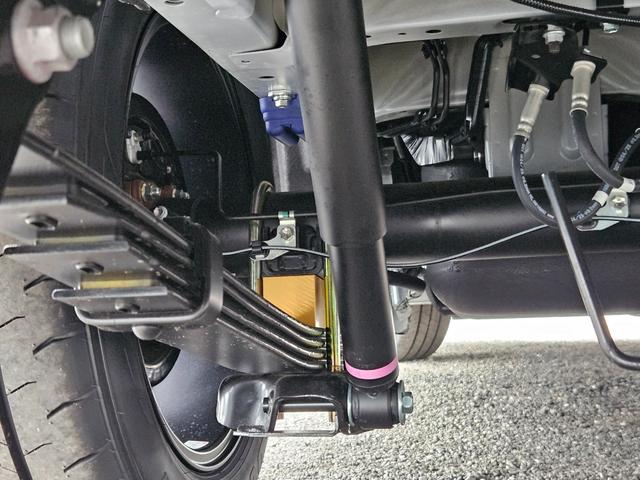 ハイエースワゴン ＧＬ　ベッドキット架装（ＴＲＥＫシート換装）ＢＩＧ－Ｘシンプルモデル　ＥＴＣ　シートカバー　ＥＳＳＥＸフロントスポイラーｖｅｒ４　ＥＳＳＥＸアルミホイール　ＥＭ－１７インチ（ブラックマシニング）（28枚目）