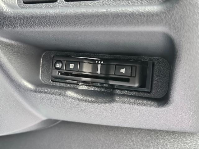ハイエースワゴン ＧＬ　ベッドキット架装（ＴＲＥＫシート換装）ＢＩＧ－Ｘシンプルモデル　ＥＴＣ　シートカバー　ＥＳＳＥＸフロントスポイラーｖｅｒ４　ＥＳＳＥＸアルミホイール　ＥＭ－１７インチ（ブラックマシニング）（50枚目）