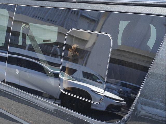 ハイエースワゴン GL BIG-Xシンプルモデル 12.8フリップダウンモニター ETC デルタフォースOVAL16インチ MONSTAマッドウォーリアM/T CLSバンパーパネル コーナーレンズカバー FLEXテール(13枚目)