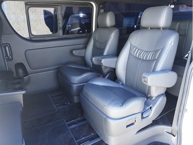 ハイエースバン スーパーＧＬ　ダークプライムＩＩ　７人乗り架装／キャプテンシート／ＡＬＰＩＮＥ　ＢＩＧ－Ｘ／ＡＬＰＩＮＥ　１２．８型フリップダウンモニター／ＥＳＳＥＸクワトログリル／コンフォートリーフ（改造申請済み）／ＲＥＣＡＲＯシート／社外デジミラ（4枚目）